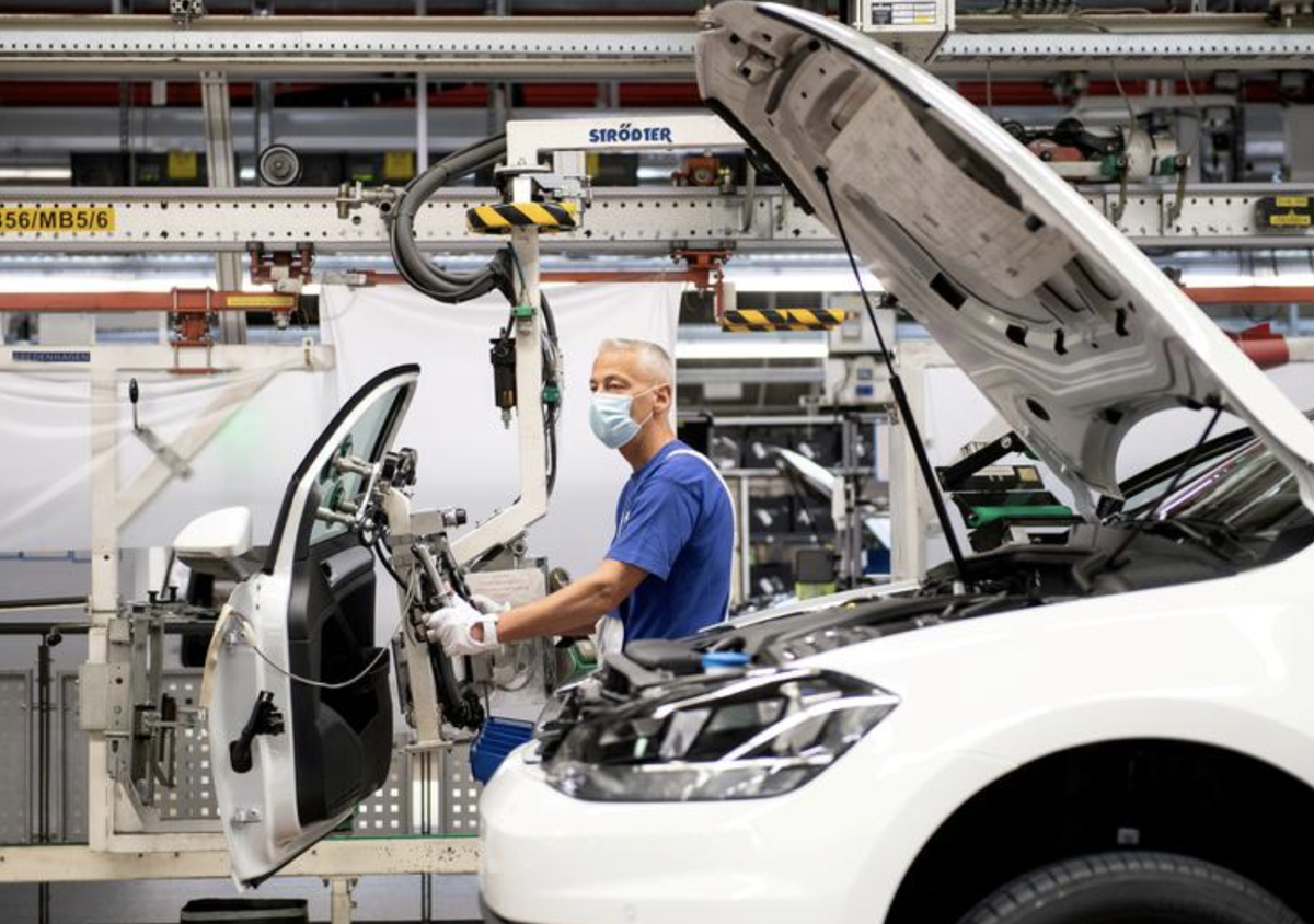 Carmakers wake up to new pecking order as chip crunch intensifies