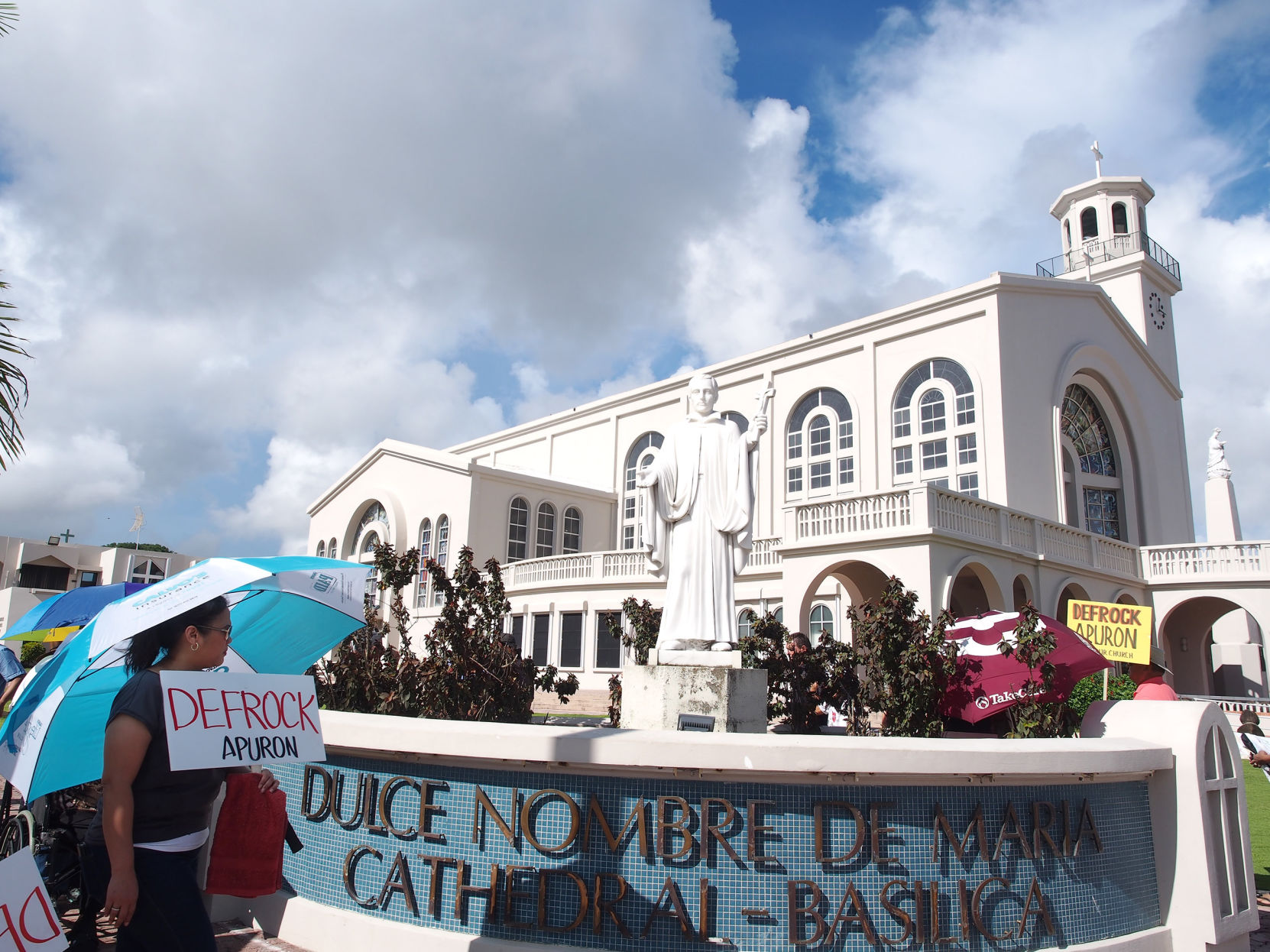 Gallery: Activists Picket Agana Cathedral | Multimedia | Postguam.com