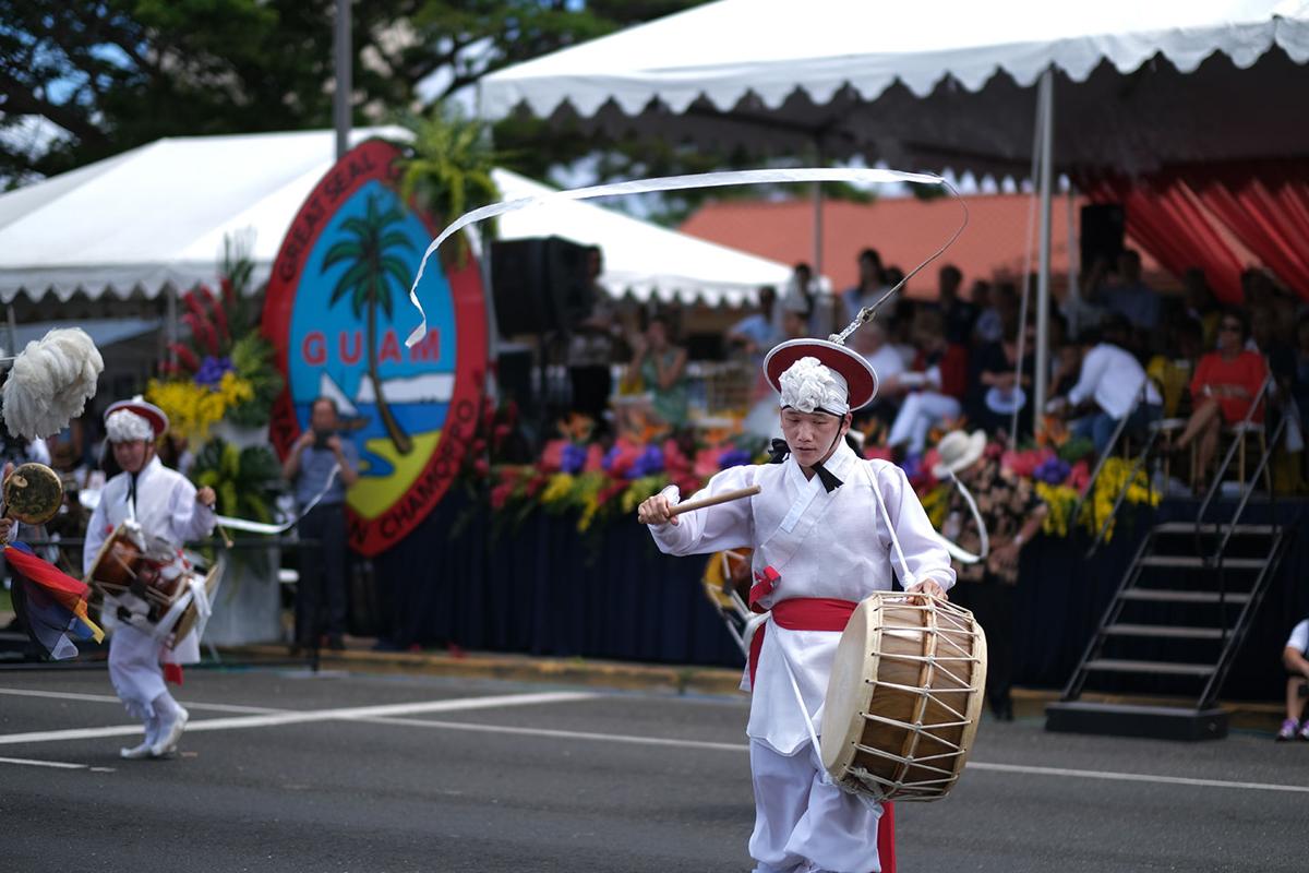 Parade celebrates peace, friendship
