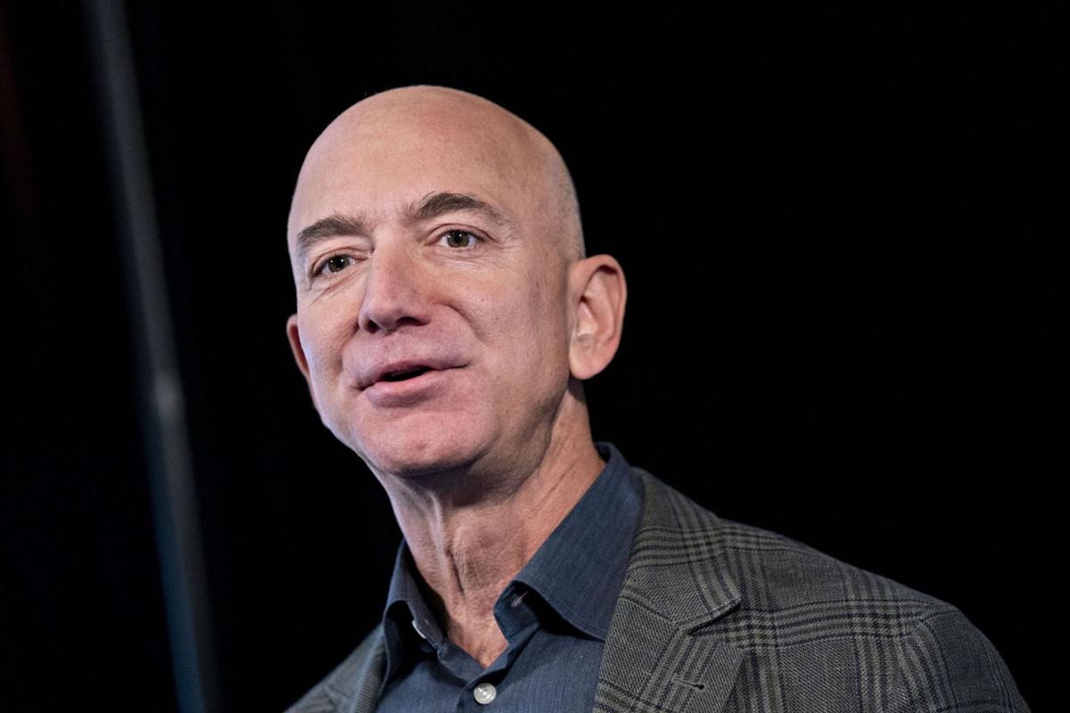 Number One Richest Man In The World / Jeff bezos is the world's