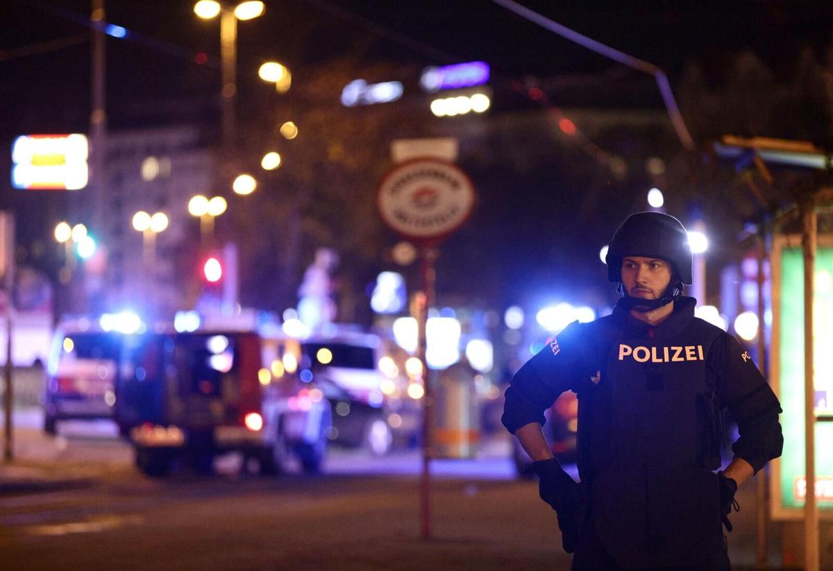 2 Arrested After 4 Killed In Vienna Attack World Postguam Com