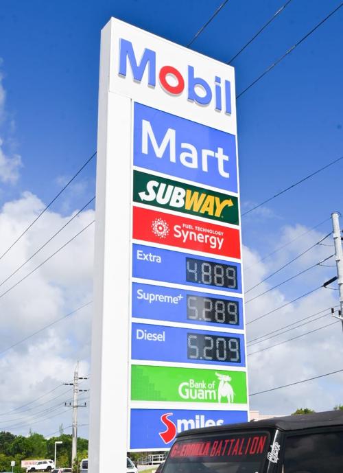 Gas prices drop a day ahead of Thanksgiving
