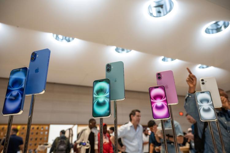 Apple’s tepid forecast is spotlighting its challenges finding the ‘next big things’