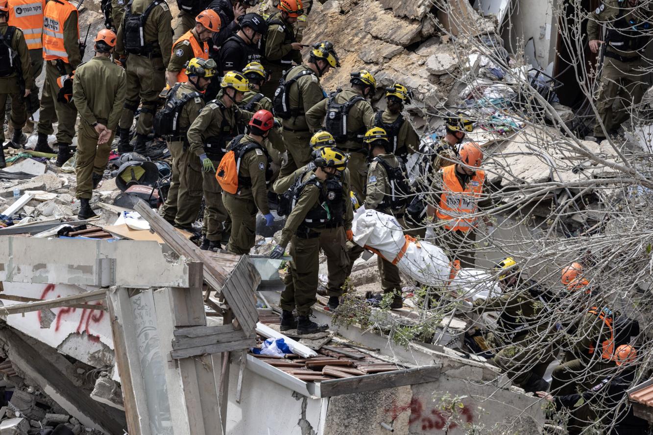 Trump threatens new rampage as Iran deal deadline nears | World ...