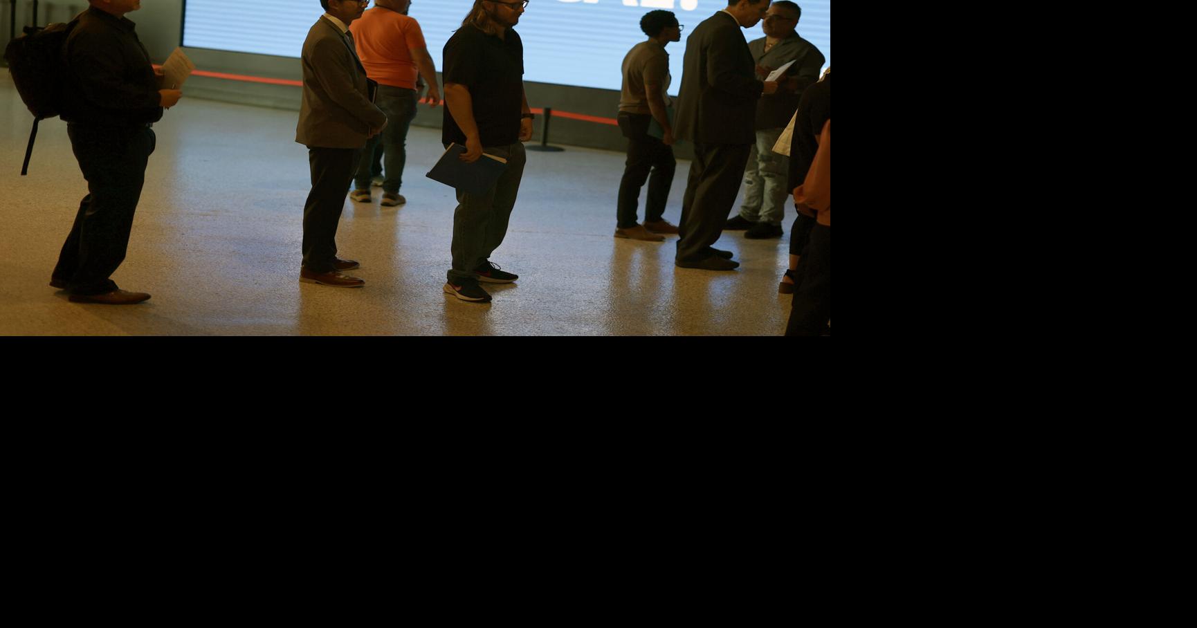 US jobless claims fall to 214,000 during volatile holiday season