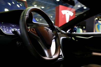 Hacker finds way to unlock Tesla models, start cars