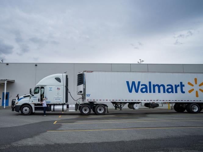 Walmart’s $115,000 starting pay and better rigs draw women to trucking ...