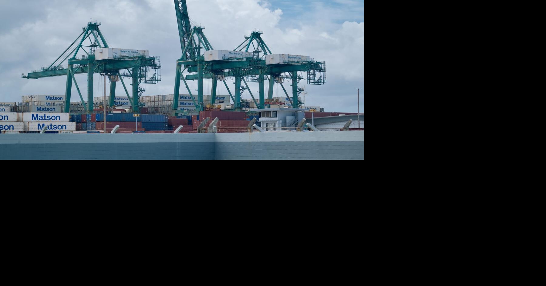 All 3 Port gantry  cranes operating