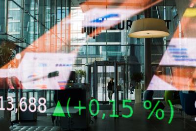 Stocks gain as Wall Street banks hit two-year high