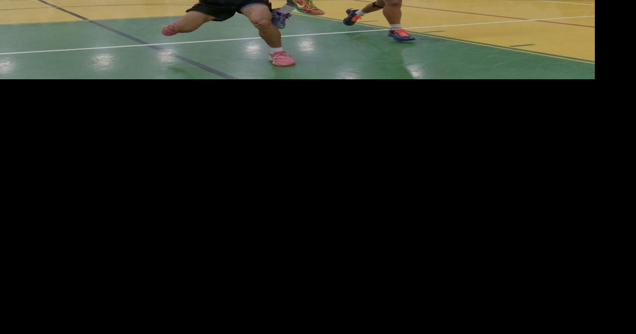 Islanders stifle Sharks, take sole possession of No. 2 spot in boys hoops