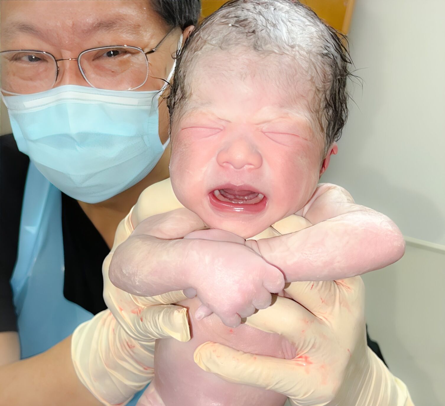 琉歌 NEW BORN 2023 Yuna Lee is Guam's first baby of 2024 | Local News