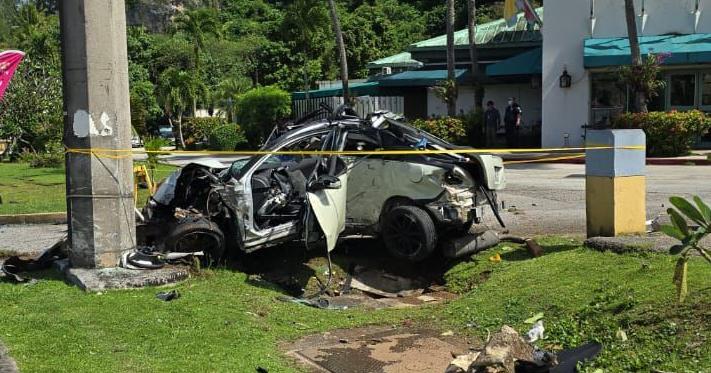 2 car collision sends 7 to the hospital