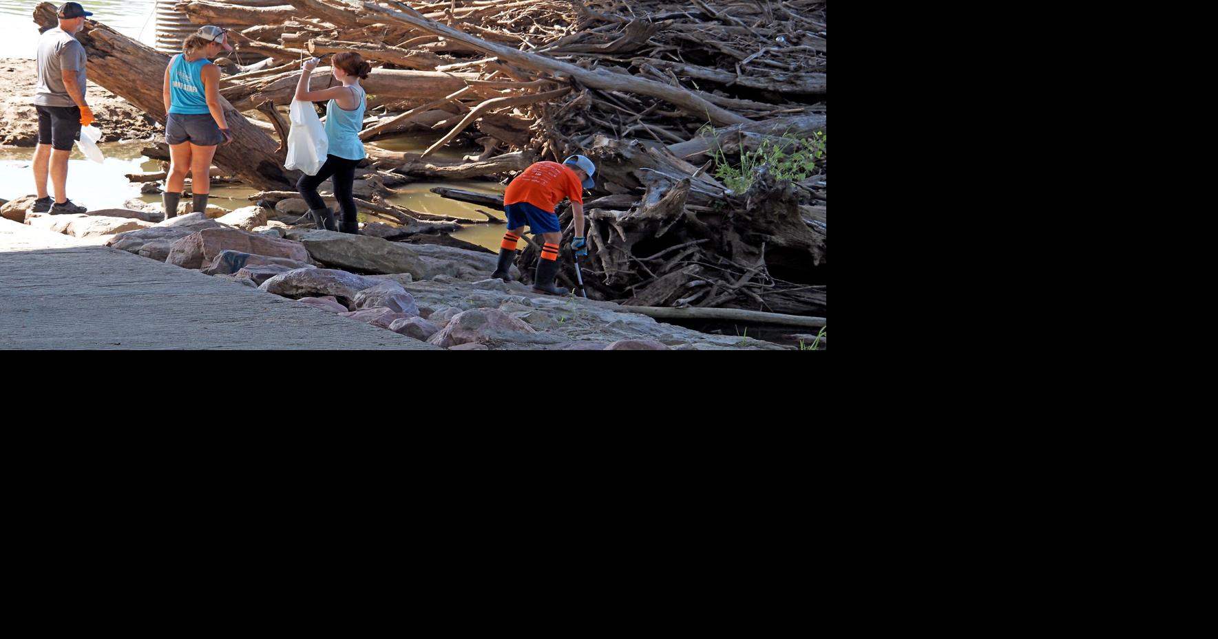 Getting Trashy: Volunteers haul trash from Kaw River