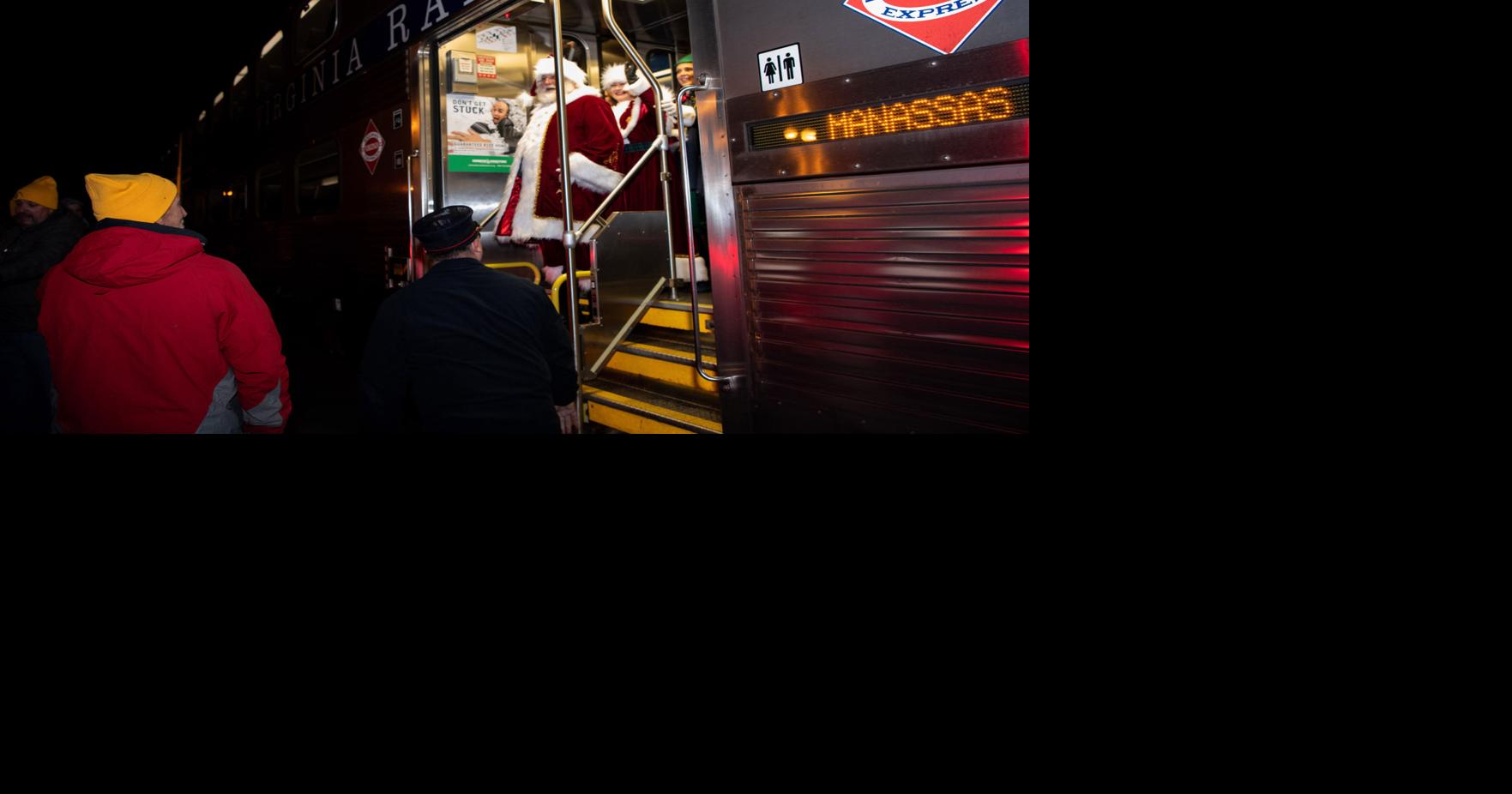 PHOTOS Santa arrives to light the Manassas Christmas Tree Multimedia