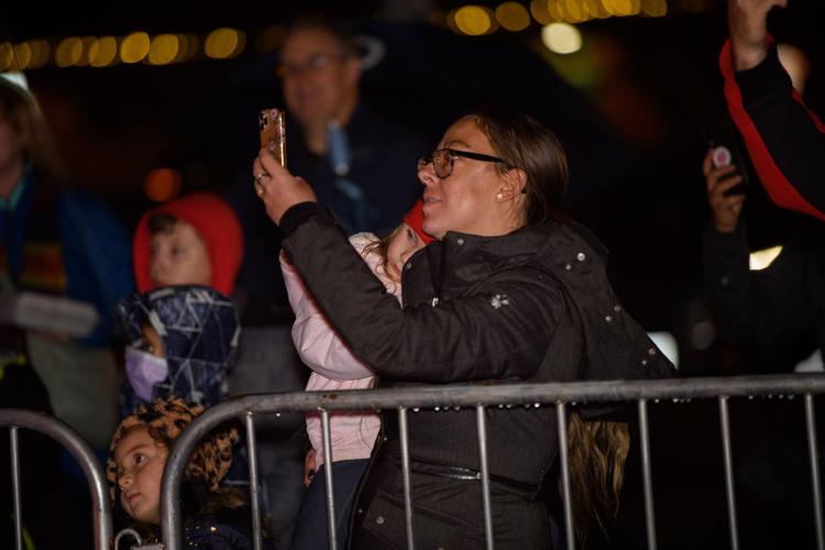 PHOTOS Santa, Mrs. Claus light Old Town Manassas Christmas tree News