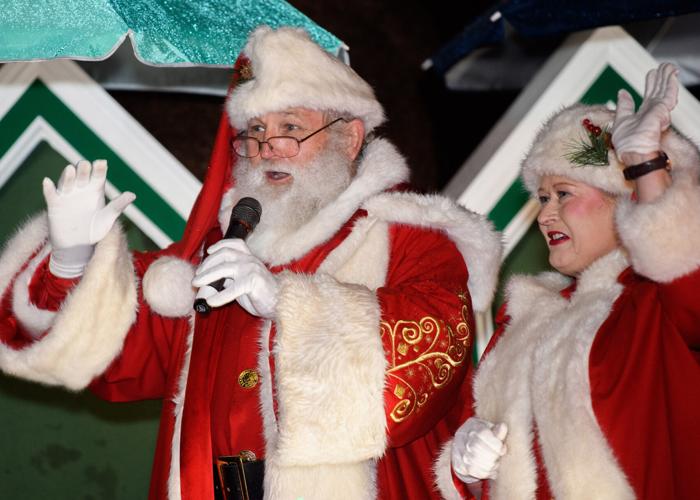 PHOTOS Santa, Mrs. Claus light Old Town Manassas Christmas tree News