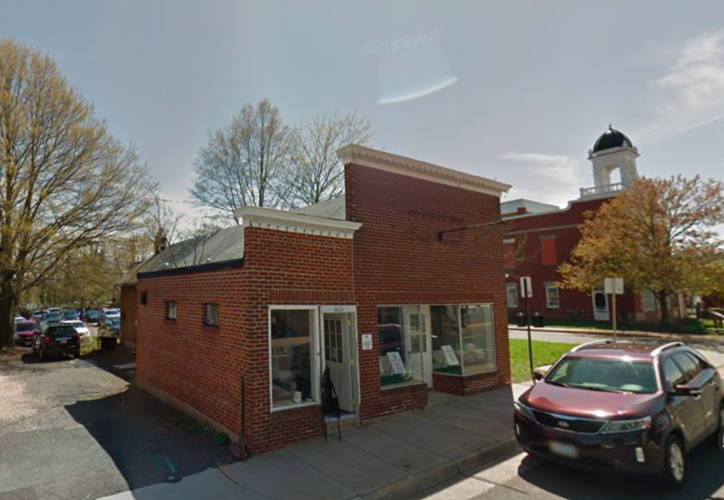 Manassas police seize 25 puppies from Old Town Manassas pet shop