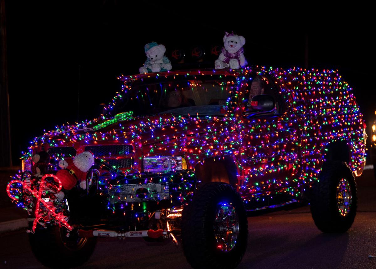 manassas park christmas parade 2020 Photos Manassas Park Light Parade Arts Entertainment Princewilliamtimes Com manassas park christmas parade 2020