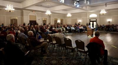 DSC02688.JPG Heritage Hunt town hall crowd