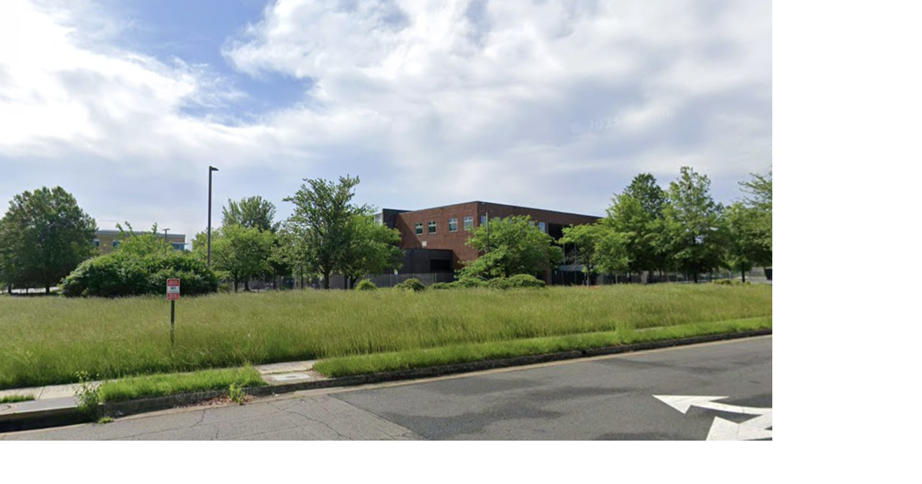 photo of old Kaiser building near the mall.png