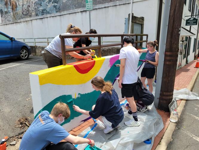 High school art students paint a new mural in Old Town Warrenton | News ...