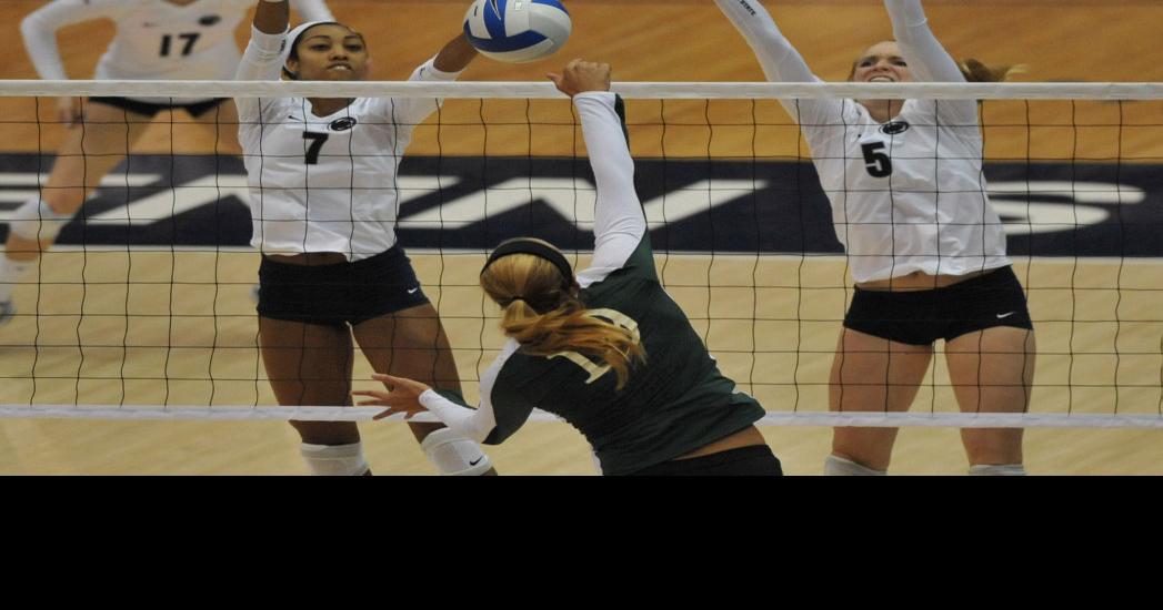Women's volleyball returning starters contribute to total team effort