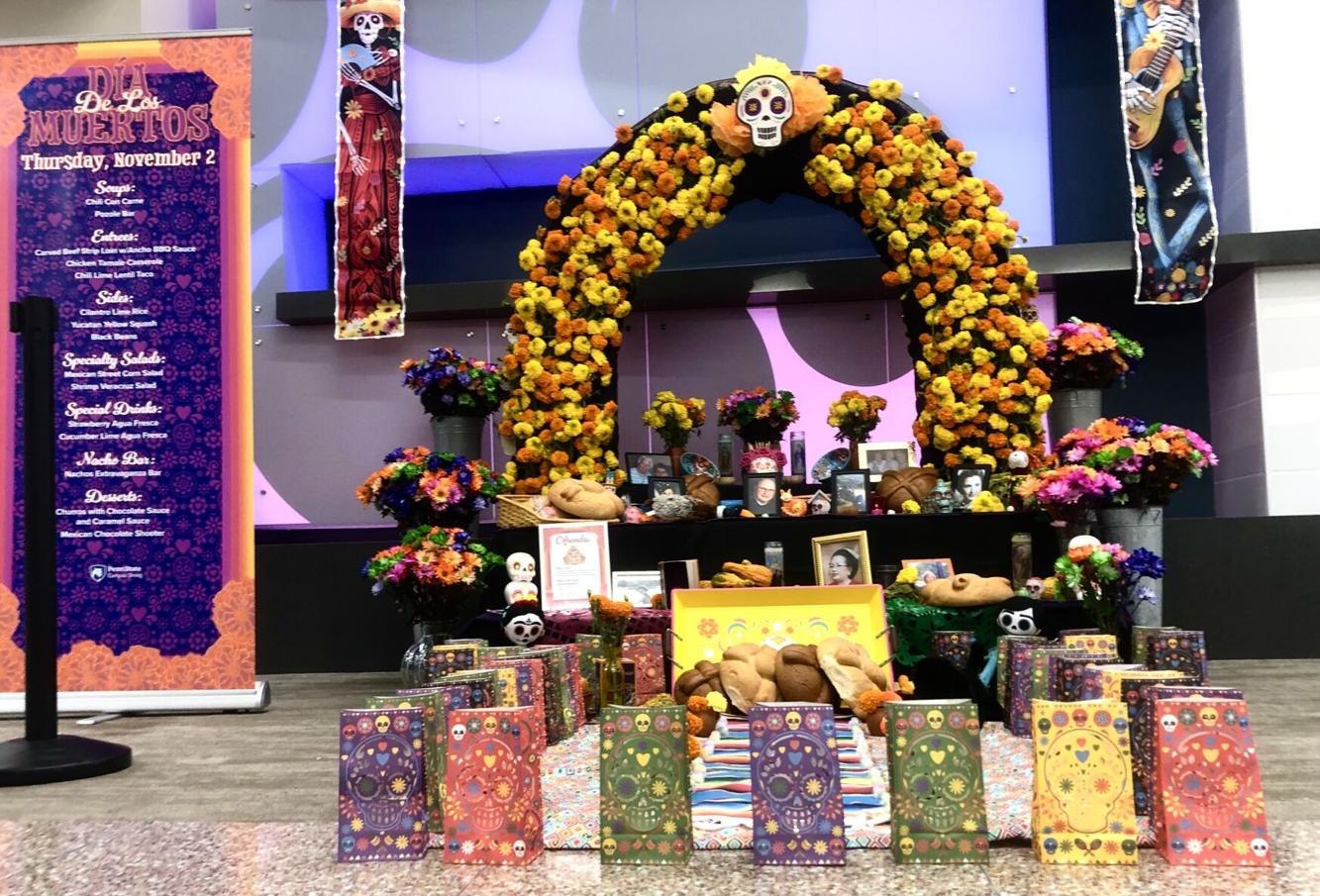 Dia de los Muertos Dinner, Ofrenda decoration