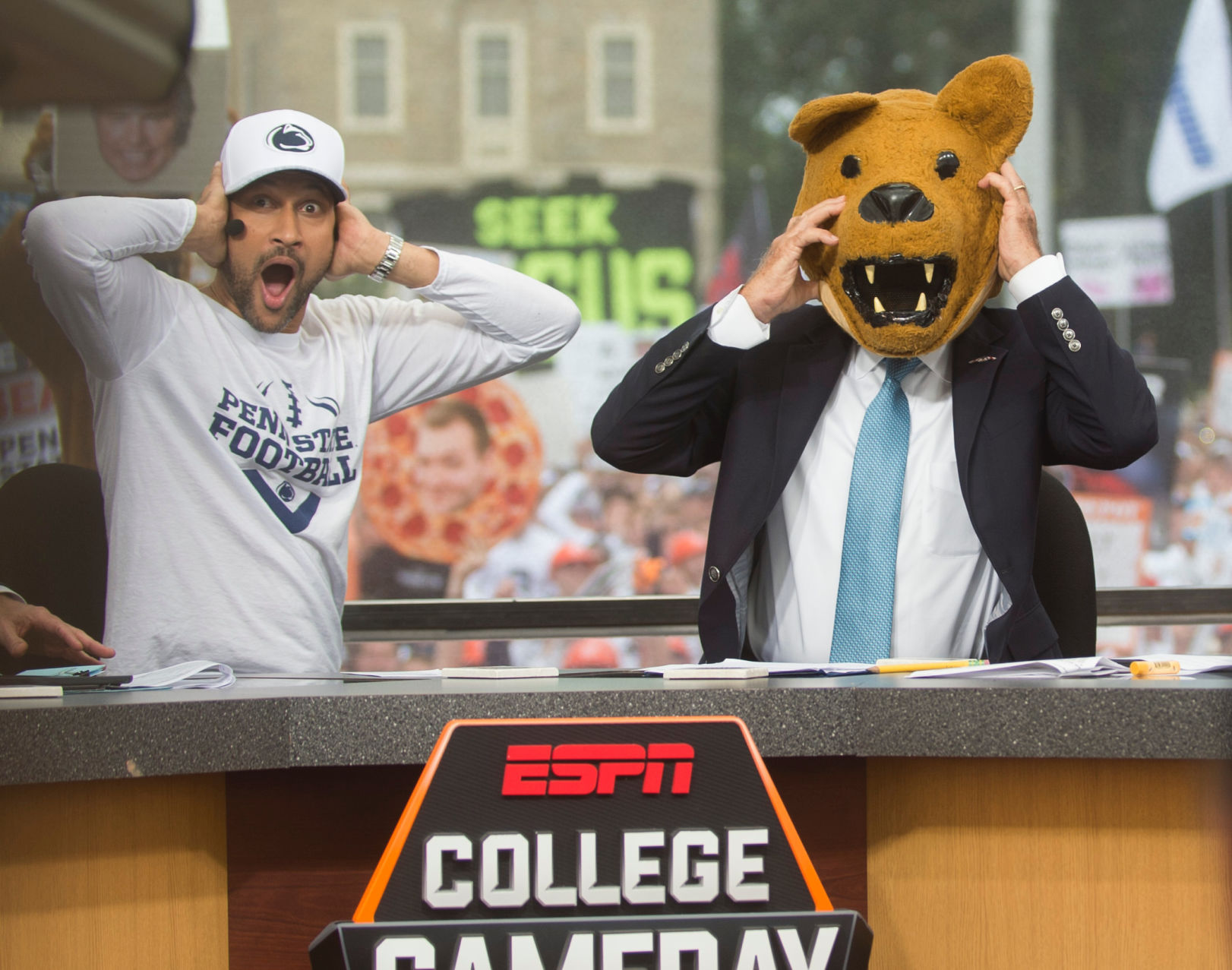 ESPN College GameDay's Lee Corso Puts On Nittany Lion Head, Picks No. 9 ...