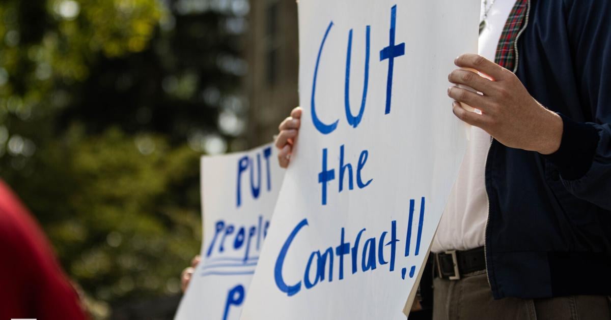 Workers Rights Protest, Old Main sign | | psucollegian.com