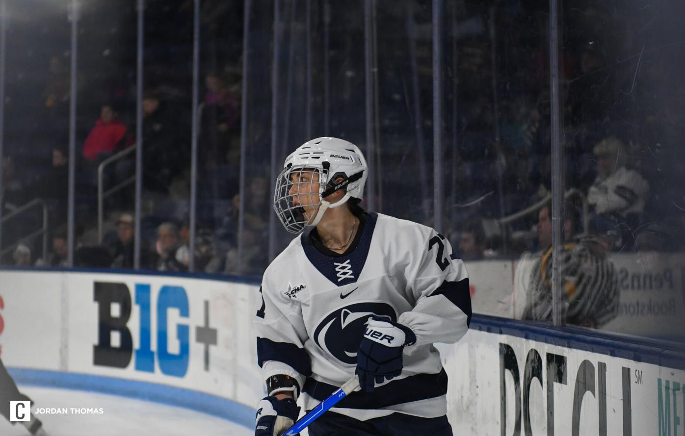 Stockdale's Third-Period Goal Vaults No. 13 Men's Ice Hockey to 2