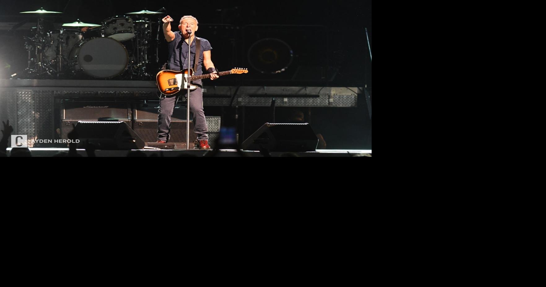 Bruce Springsteen Pointing at Crowd | Videos & Photos | Daily Collegian ...
