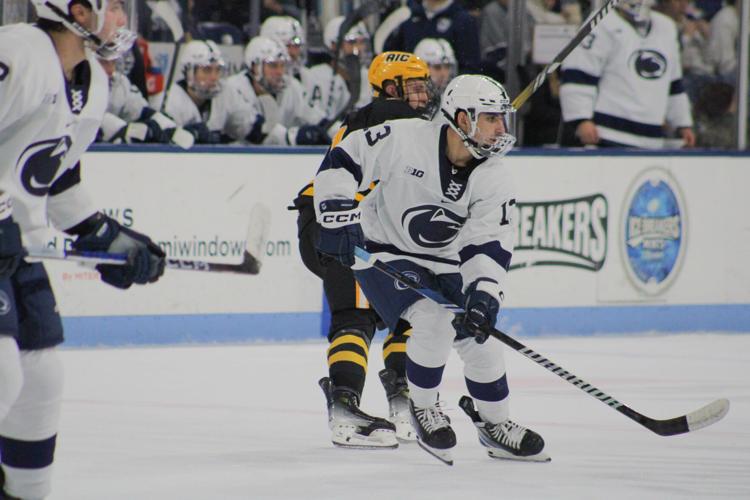 Men’s hockey ties for thirdstraight game after comeback against