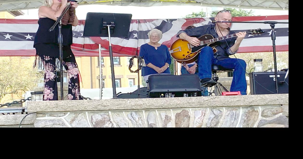 Music fans treated to double feature Thursday in Barclay Square