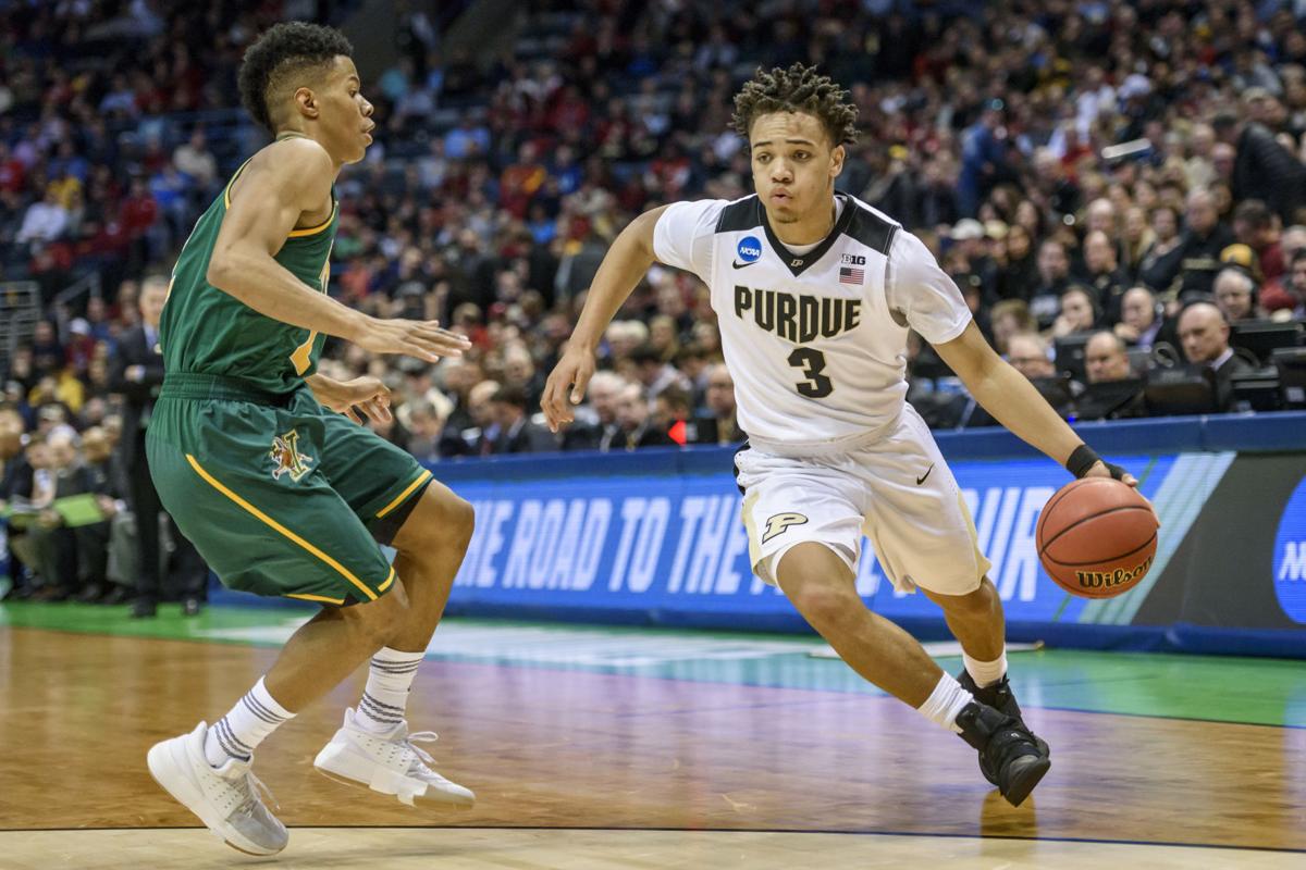 Carsen Edward S Spin Move Drops Defender Sports Purdueexponent Org