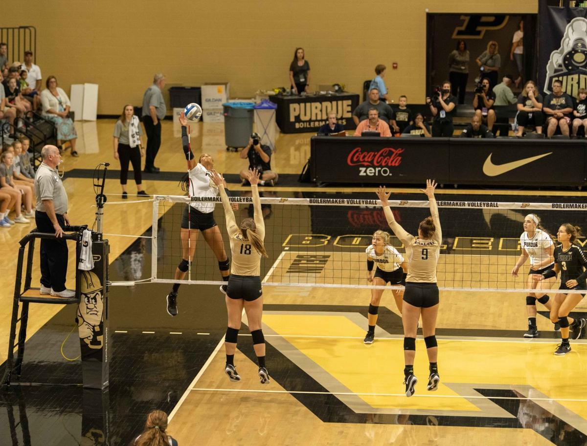 9/1/18 Women's Volleyball vs Oakland Gallery
