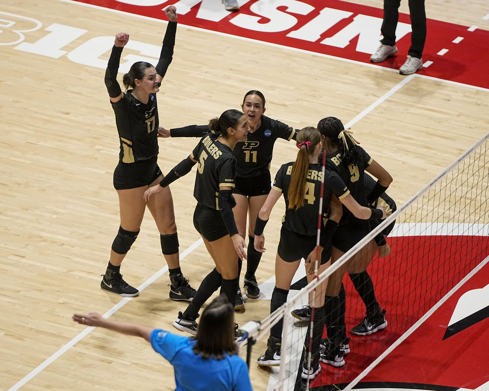 12/7/23 NCAA Sweet Sixteen, Oregon, Team Celebrates | Volleyball ...