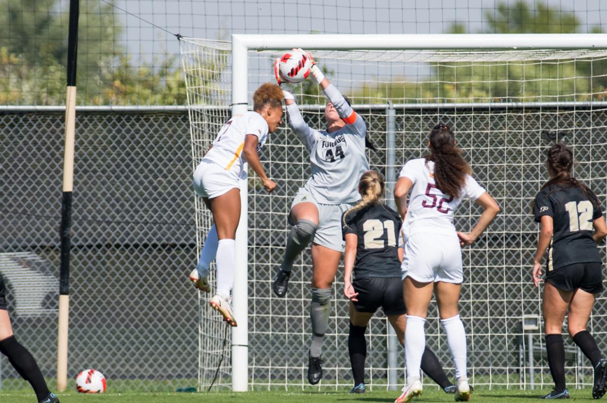 10/10/21 Minnesota, Marisa Bova makes a save