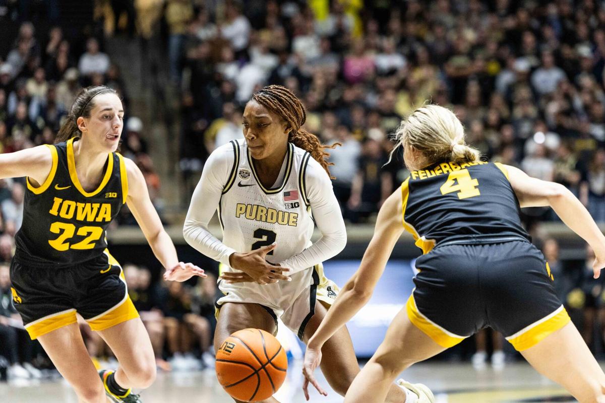 Boilermakers' Late-game Struggles: Hawkeyes' Blowout Victory, Basketball