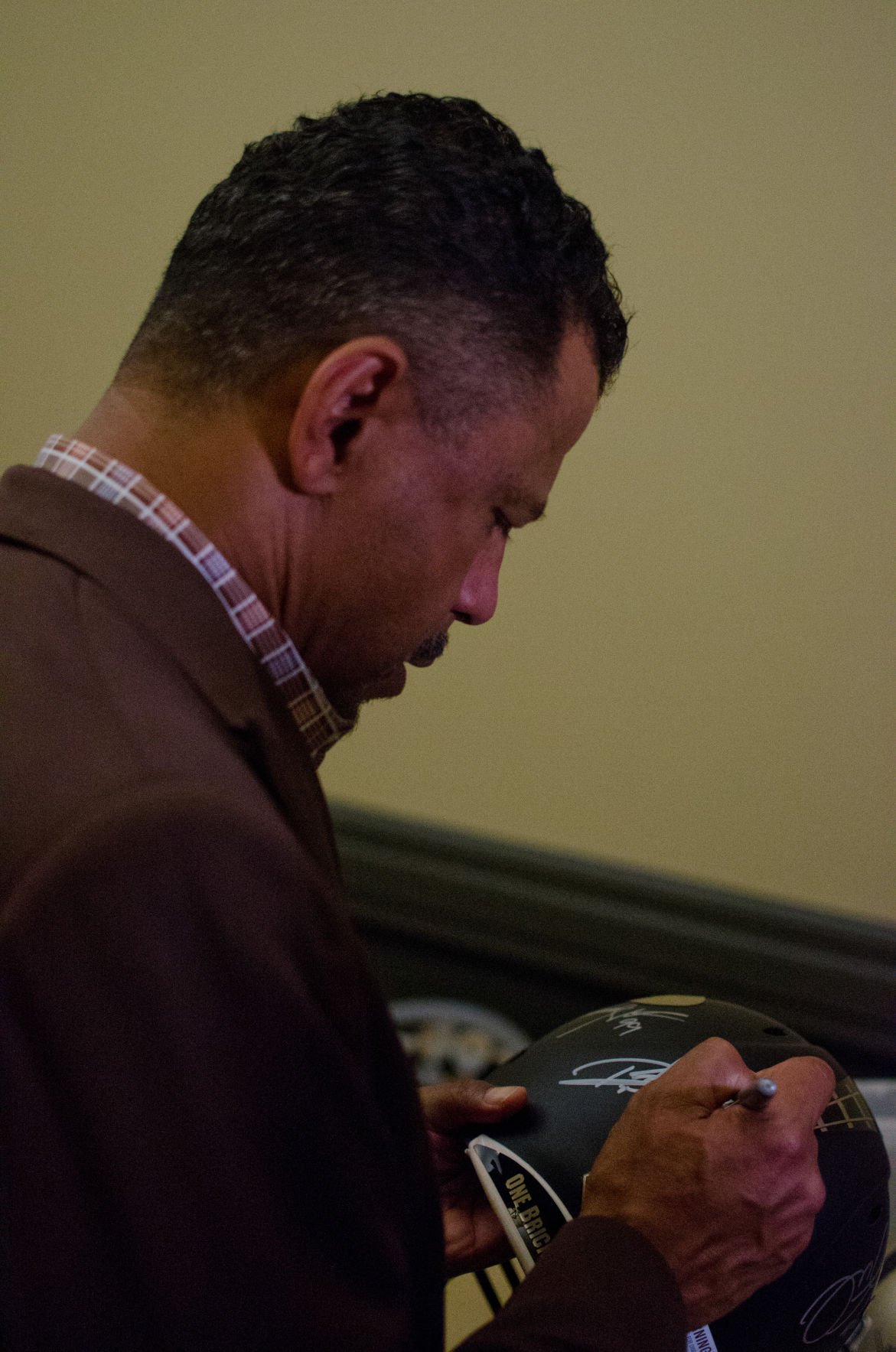 Pro Football Hall of Famer Rod Woodson stops by Ford tent at