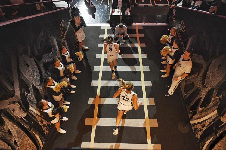 11/20/22 Indiana, players exit tunnel