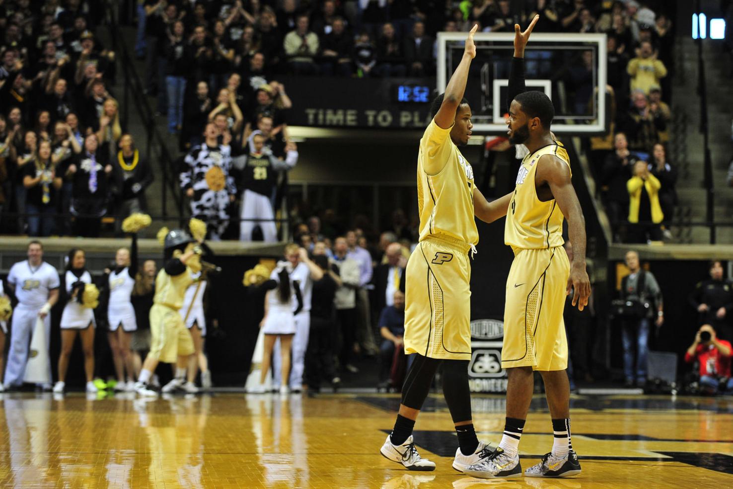 Men’s basketball knocks off first ranked opponent since 2013 Sports