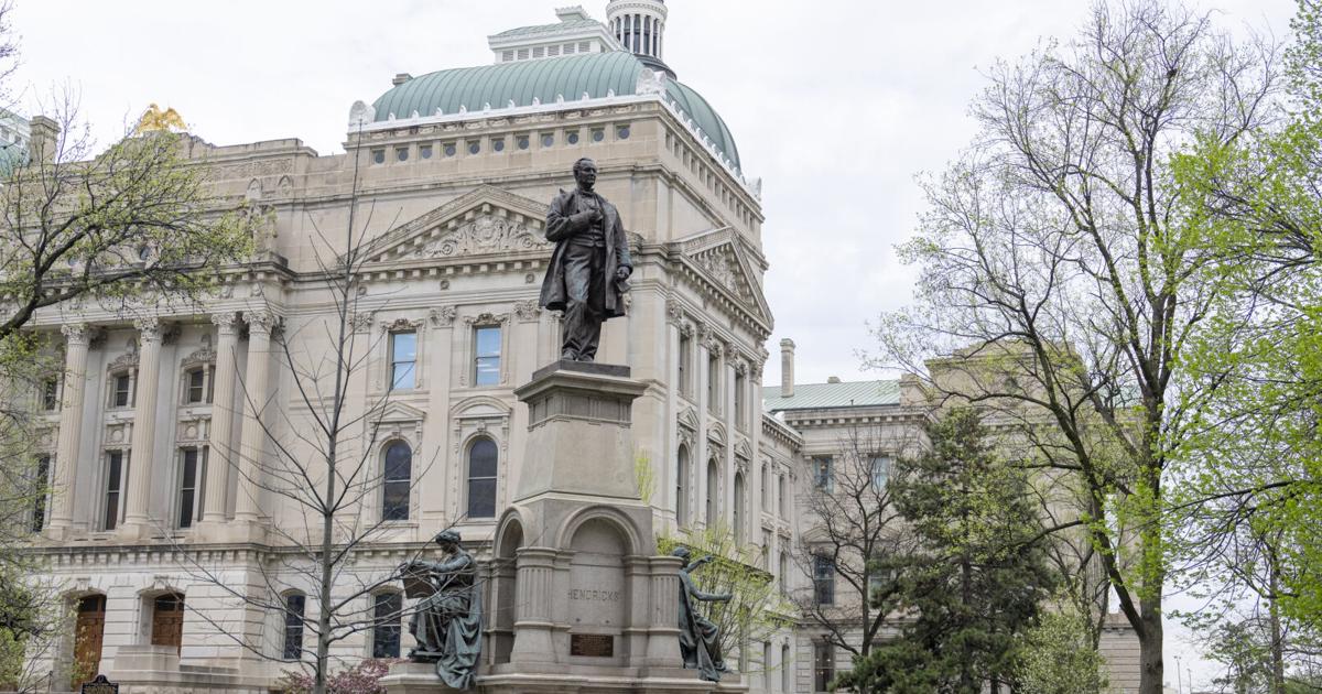Indianapolis teacher, ACLU file lawsuit to challenge new K-3 ban on ...