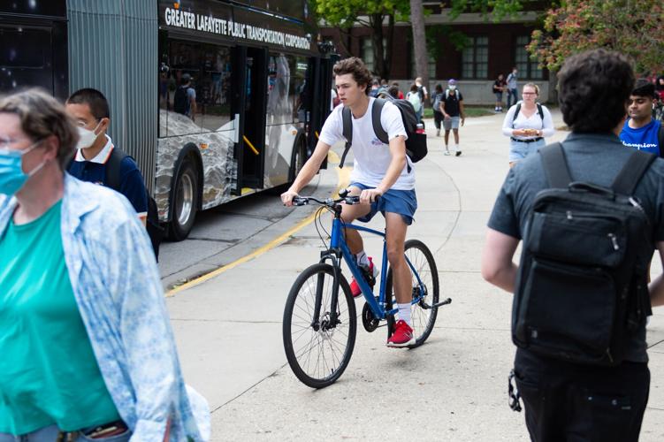 are cyclists allowed on sidewalks