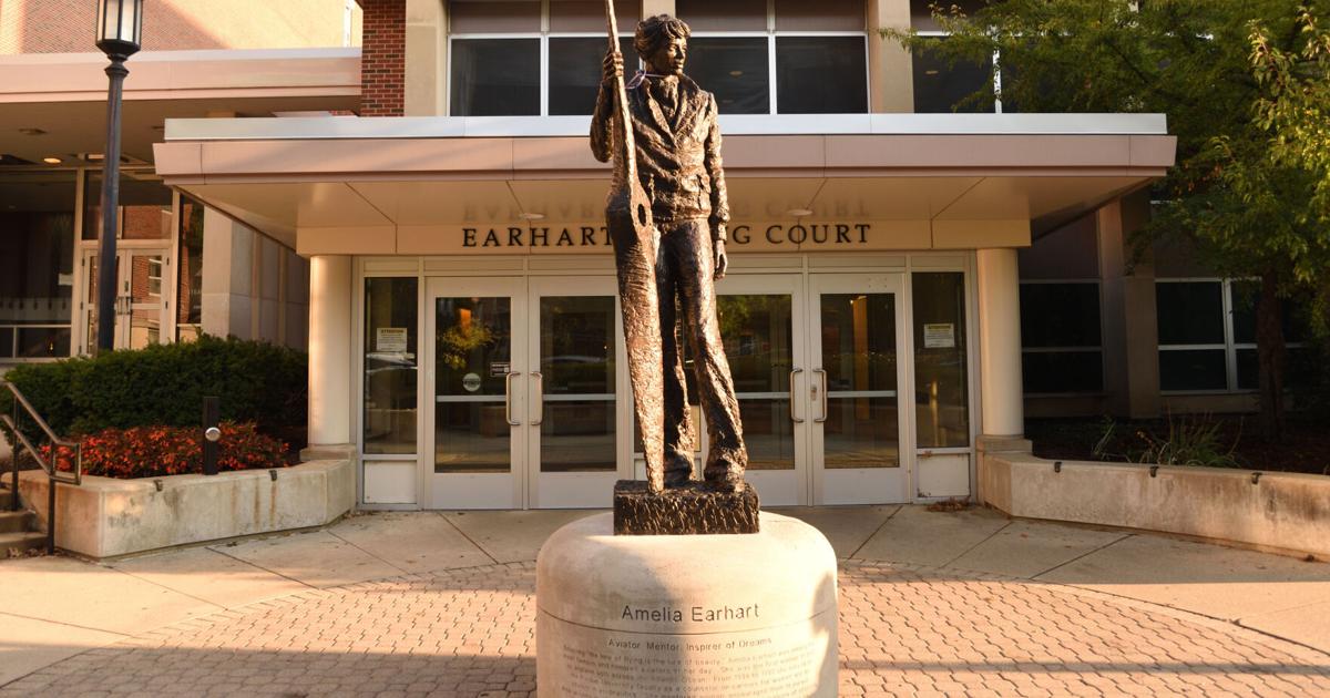 Taraia crew discusses Earhart expedition postponement