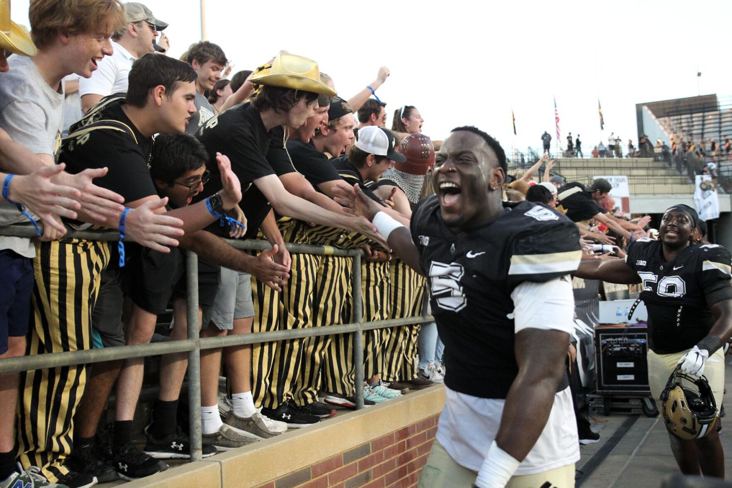 Nic Scourton to enter transfer portal | Football | purdueexponent.org