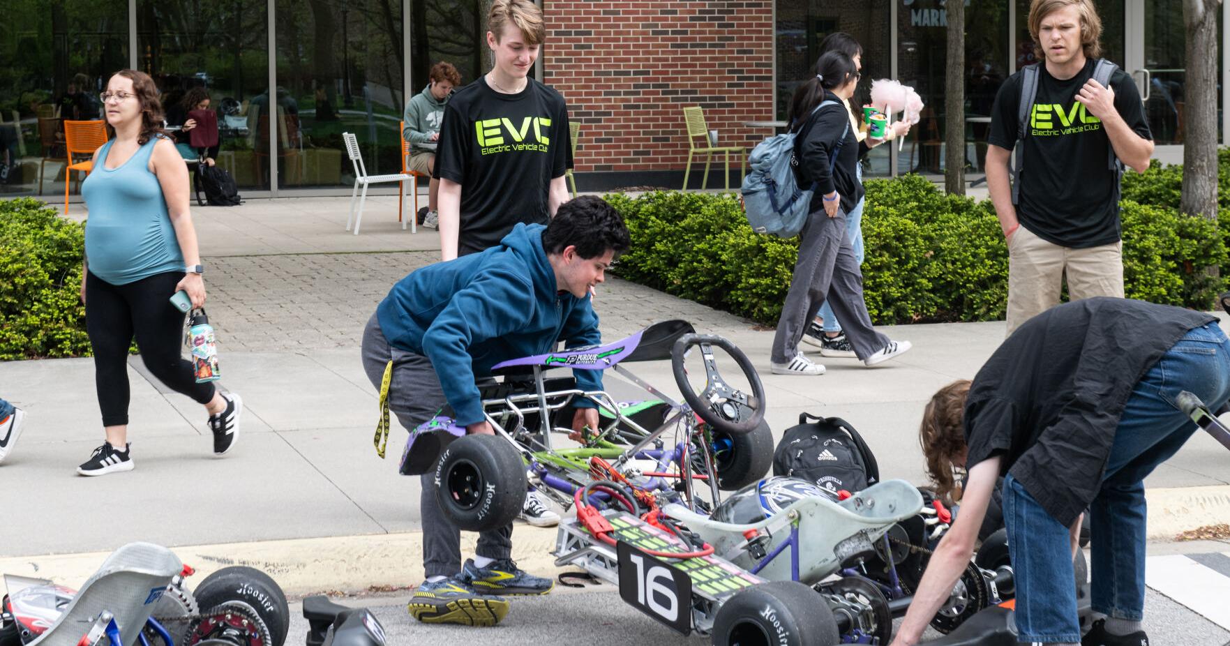 Grand Prix teams prepare for Saturday race - Vimarsana News