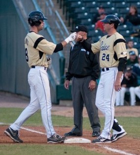 Jeff Kent is coaching college baseball