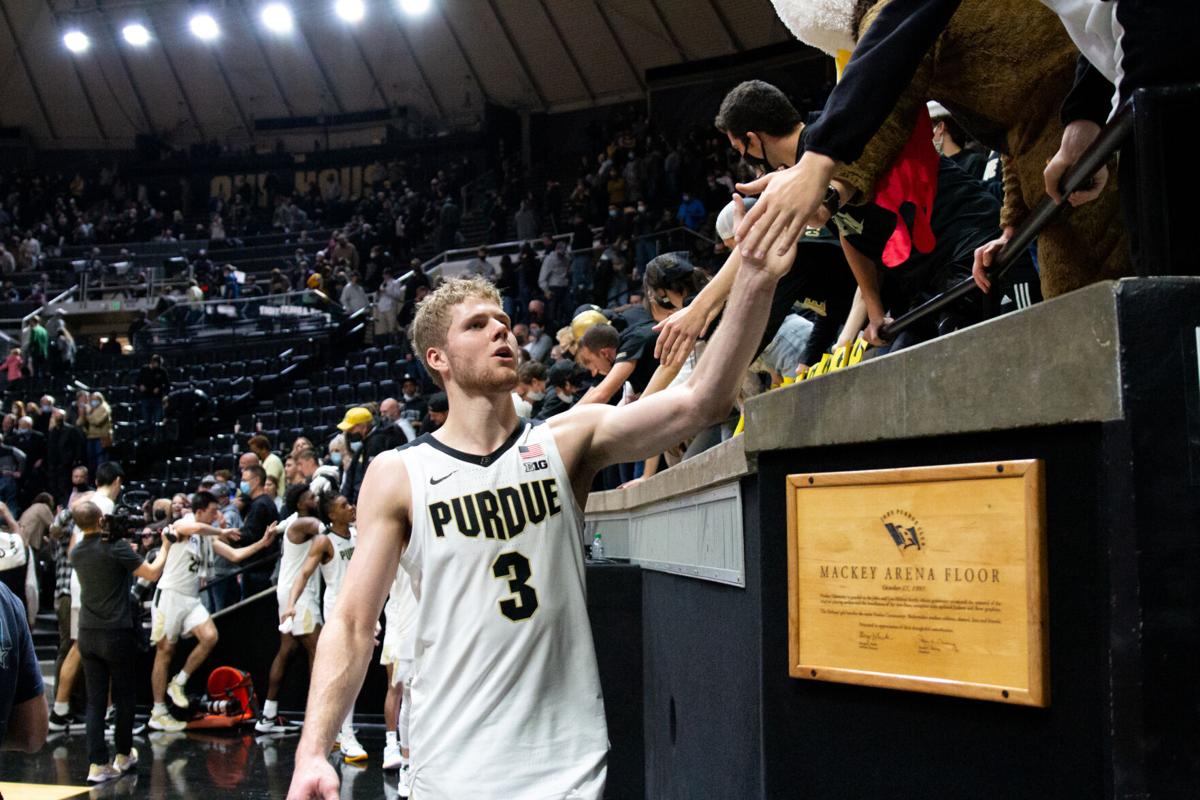 11/16/21 Wright State, Caleb Furst high-fiving fans