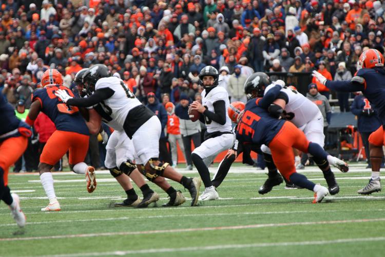 11/12/22 Illinois, Aidan O'Connell looks to convert on fourth down
