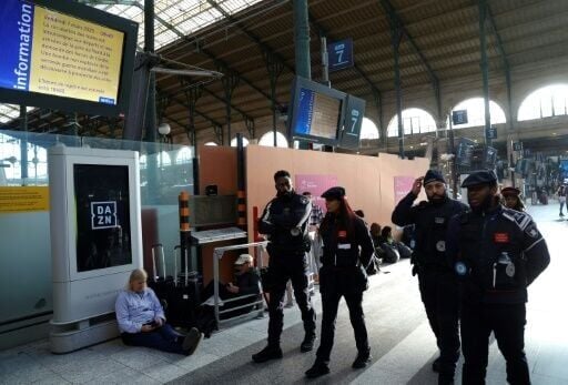 Thousands stranded as WWII bomb paralyses Paris train station ...